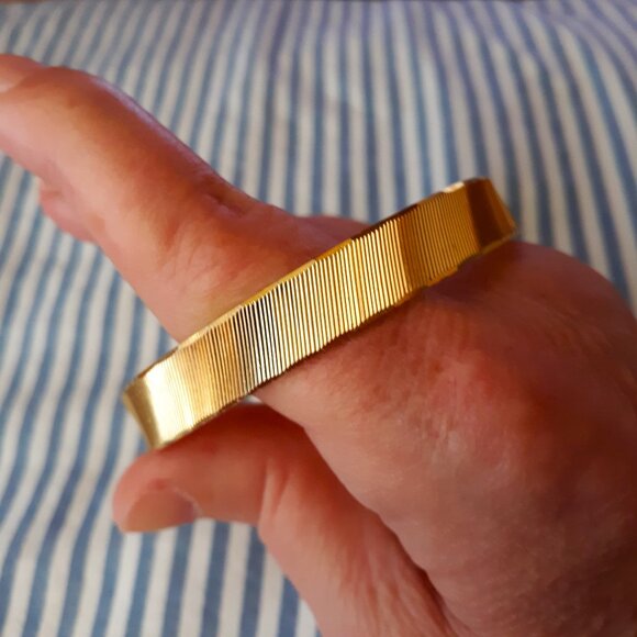 Monet Vintage 80s Bangle Bracelet Gold Tone Etched Textured Design - Picture 1 of 4
